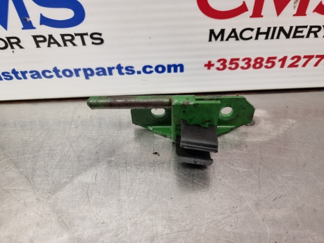 John Deere 6145r, 6m, 6r Series, Side Panel Hinge Rhs Al212821 - هيكل السيارة الخارجية: صورة 1 John Deere 6145r, 6m, 6r Series, Side Panel Hinge Rhs Al212821 - هيكل السيارة الخارجية: صورة 1