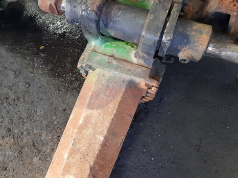 John Deere 6210r Front Axle Suspension Bracket L204767, L206438, L213495 - نظام التعليق - جرار: صورة 3 John Deere 6210r Front Axle Suspension Bracket L204767, L206438, L213495 - نظام التعليق - جرار: صورة 3