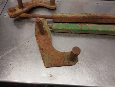 John Deere 6400, 6020, 6010, 5020 Pick Up Hitch Rod Kit Al170951, Al170952 - قارنة التوصيل السريعة - جرار: صورة 3 John Deere 6400, 6020, 6010, 5020 Pick Up Hitch Rod Kit Al170951, Al170952 - قارنة التوصيل السريعة - جرار: صورة 3