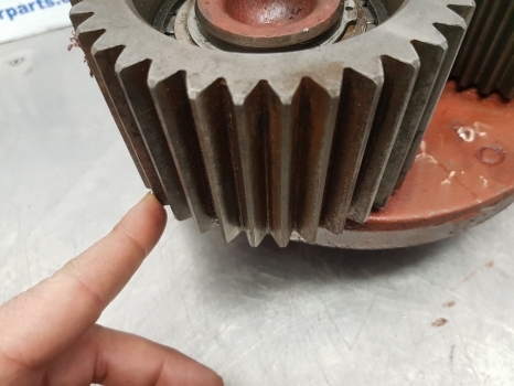 John Deere 6600, 6300, 6400, 6320 Planet Pinion Carrier L172081, L80363, L101243 - المحور الخلفي - جرار: صورة 5 John Deere 6600, 6300, 6400, 6320 Planet Pinion Carrier L172081, L80363, L101243 - المحور الخلفي - جرار: صورة 5