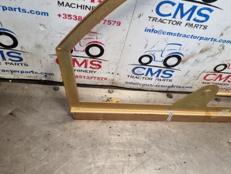 Kramer Kt407 Cab Door Windows Top Frame, Zinc Electroplating - باب و قطع الغيار: صورة 3 Kramer Kt407 Cab Door Windows Top Frame, Zinc Electroplating - باب و قطع الغيار: صورة 3