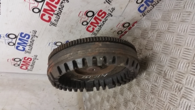 Massey Ferguson 135 Engine Flywheel Assembly 11 Inches Clutch Disc - الحدافة - جرار: صورة 4 Massey Ferguson 135 Engine Flywheel Assembly 11 Inches Clutch Disc - الحدافة - جرار: صورة 4