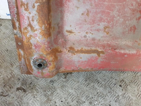 Massey Ferguson 135 Solid Original Fuel Tank 897401m91, 897390m91, 897390m91 - خزان الوقود - جرار: صورة 4 Massey Ferguson 135 Solid Original Fuel Tank 897401m91, 897390m91, 897390m91 - خزان الوقود - جرار: صورة 4