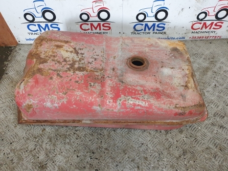 Massey Ferguson 135 Solid Original Fuel Tank 897401m91, 897390m91, 897390m91 - خزان الوقود - جرار: صورة 1 Massey Ferguson 135 Solid Original Fuel Tank 897401m91, 897390m91, 897390m91 - خزان الوقود - جرار: صورة 1