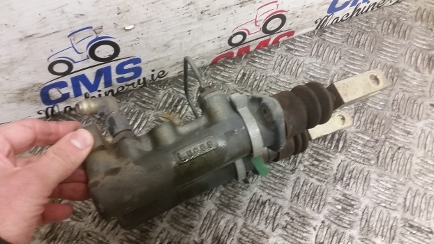 Massey Ferguson 3050, 3630, 6150, 8150 Brake Master Cylinders Kit 3383079m5 - اسطوانة الفرامل - جرار: صورة 3 Massey Ferguson 3050, 3630, 6150, 8150 Brake Master Cylinders Kit 3383079m5 - اسطوانة الفرامل - جرار: صورة 3