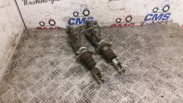 Massey Ferguson 3050, 3630, 6150, 8150 Brake Master Cylinders Kit 3383079m5 - اسطوانة الفرامل - جرار: صورة 1 Massey Ferguson 3050, 3630, 6150, 8150 Brake Master Cylinders Kit 3383079m5 - اسطوانة الفرامل - جرار: صورة 1