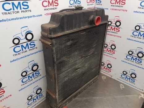 Massey Ferguson 365, 375, 385, 390, 398 Radiator 1695721m2 - مشعاع - جرار: صورة 2 Massey Ferguson 365, 375, 385, 390, 398 Radiator 1695721m2 - مشعاع - جرار: صورة 2