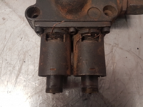 Massey Ferguson 5455 Hydraulic Pressure Valve Body 3794879m3 - صمام هيدروليكي - جرار: صورة 2 Massey Ferguson 5455 Hydraulic Pressure Valve Body 3794879m3 - صمام هيدروليكي - جرار: صورة 2