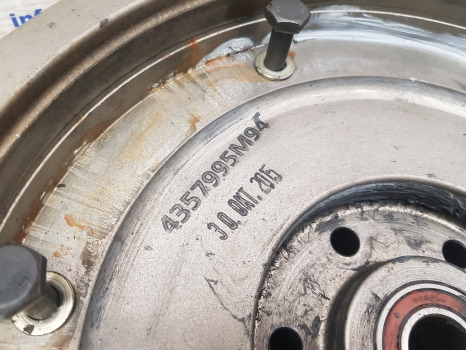 Massey Ferguson 5612, 5712, 5613, 5713 Flywheel Complete 4357995m94 - الحدافة: صورة 4 Massey Ferguson 5612, 5712, 5613, 5713 Flywheel Complete 4357995m94 - الحدافة: صورة 4