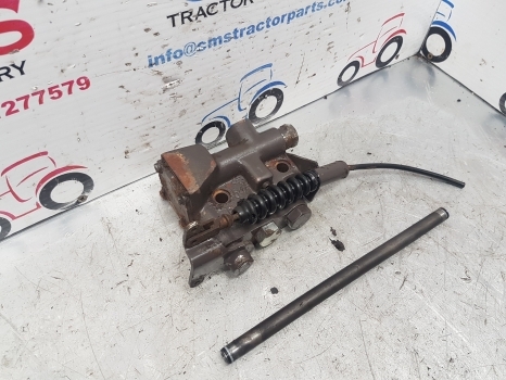 Massey Ferguson 690, 698, 699 Lift Cover Hydraulic Selector Valve - صمام هيدروليكي - جرار: صورة 2 Massey Ferguson 690, 698, 699 Lift Cover Hydraulic Selector Valve - صمام هيدروليكي - جرار: صورة 2