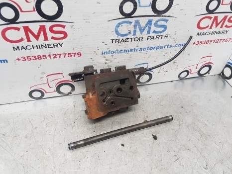 Massey Ferguson 690, 698, 699 Lift Cover Hydraulic Selector Valve - صمام هيدروليكي - جرار: صورة 3 Massey Ferguson 690, 698, 699 Lift Cover Hydraulic Selector Valve - صمام هيدروليكي - جرار: صورة 3