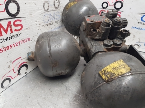 Massey Ferguson 7719 Front Axle Suspension Valve Block 4389933m91, 41293300 - نظام التعليق - جرار: صورة 5 Massey Ferguson 7719 Front Axle Suspension Valve Block 4389933m91, 41293300 - نظام التعليق - جرار: صورة 5