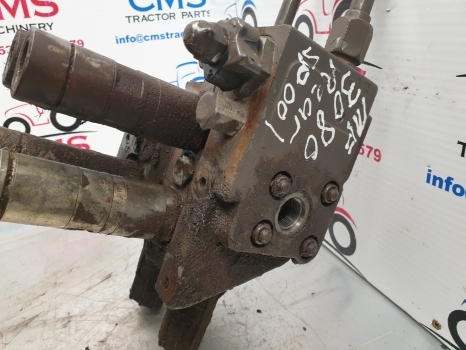 Massey Ferguson Hydraulic Spool Valves 3616205m91, 3582523m1, 3582517m1 - صمام هيدروليكي - جرار: صورة 4 Massey Ferguson Hydraulic Spool Valves 3616205m91, 3582523m1, 3582517m1 - صمام هيدروليكي - جرار: صورة 4