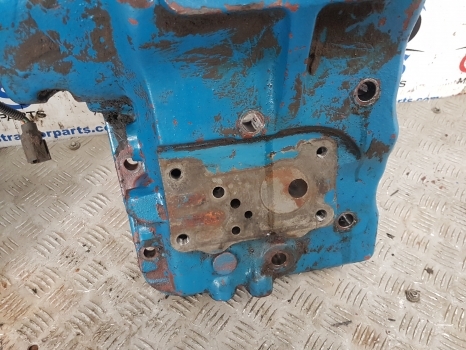 New Holland 7840, 7740, 6640 Ts90, Ts100, Ts115 Hydraulic Lift Cover E9nn501aa - أجهزة هيدروليكية - جرار: صورة 4 New Holland 7840, 7740, 6640 Ts90, Ts100, Ts115 Hydraulic Lift Cover E9nn501aa - أجهزة هيدروليكية - جرار: صورة 4