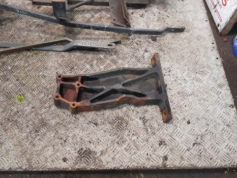 New Holland 8360, 8260, 8160, Tm120, Tm140 Bonnet, Hood Support Kit 82006312 - غطاء السيارة - جرار: صورة 2 New Holland 8360, 8260, 8160, Tm120, Tm140 Bonnet, Hood Support Kit 82006312 - غطاء السيارة - جرار: صورة 2