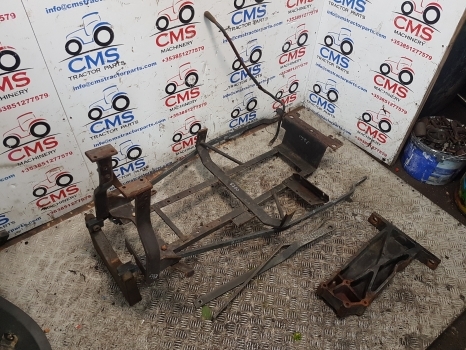 New Holland 8360, 8260, 8160, Tm120, Tm140 Bonnet, Hood Support Kit 82006312 - غطاء السيارة - جرار: صورة 4 New Holland 8360, 8260, 8160, Tm120, Tm140 Bonnet, Hood Support Kit 82006312 - غطاء السيارة - جرار: صورة 4