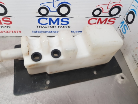 New Holland Case Maxxum Windshield Washer Reservoir 87638112, 87470604 - مساحة الزجاج الأمامي - آلات زراعية: صورة 5 New Holland Case Maxxum Windshield Washer Reservoir 87638112, 87470604 - مساحة الزجاج الأمامي - آلات زراعية: صورة 5