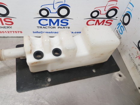 New Holland Case Maxxum Windshield Washer Reservoir 87638112, 87470604 - مساحة الزجاج الأمامي - آلات زراعية: صورة 4 New Holland Case Maxxum Windshield Washer Reservoir 87638112, 87470604 - مساحة الزجاج الأمامي - آلات زراعية: صورة 4