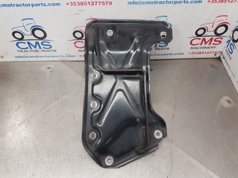 New Holland Case T5.95, T5.75, Case Farmall Series Muffler Bracket Lhs 84529547 - علبة العادم - جرار: صورة 1 New Holland Case T5.95, T5.75, Case Farmall Series Muffler Bracket Lhs 84529547 - علبة العادم - جرار: صورة 1