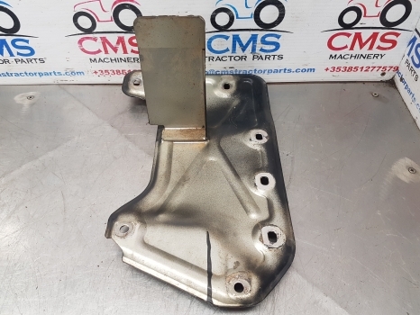 New Holland Case T5.95, T5.75, Case Farmall Series Muffler Bracket Lhs 84529547 - علبة العادم - جرار: صورة 4 New Holland Case T5.95, T5.75, Case Farmall Series Muffler Bracket Lhs 84529547 - علبة العادم - جرار: صورة 4