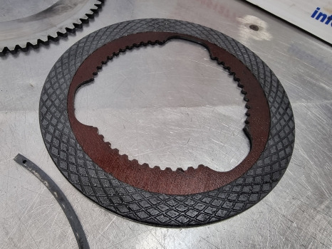 New Holland Case T6, T7, T6000, Cl4 Front Axle Brake Plate Disc Kit 87608346 - أقراص المكابح: صورة 5 New Holland Case T6, T7, T6000, Cl4 Front Axle Brake Plate Disc Kit 87608346 - أقراص المكابح: صورة 5