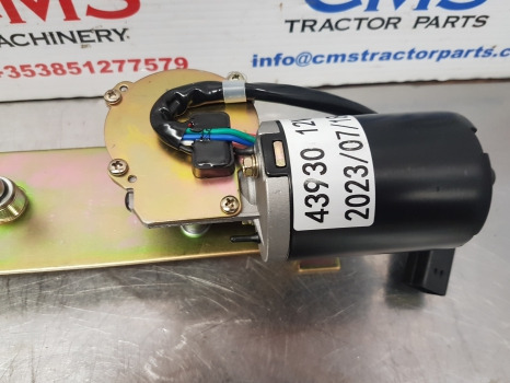 New Holland Case, Tsa, T6000, T7 Case, Wiper Motor Front Brand New 82032050 - مساحة الزجاج الأمامي - آلات زراعية: صورة 3 New Holland Case, Tsa, T6000, T7 Case, Wiper Motor Front Brand New 82032050 - مساحة الزجاج الأمامي - آلات زراعية: صورة 3
