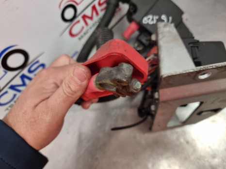 New Holland T5.120, T5 Series, Battery Wiring With Fuse Box 47866255, 87716664 - كابلات/ ضفيرة الأسلاك: صورة 3 New Holland T5.120, T5 Series, Battery Wiring With Fuse Box 47866255, 87716664 - كابلات/ ضفيرة الأسلاك: صورة 3