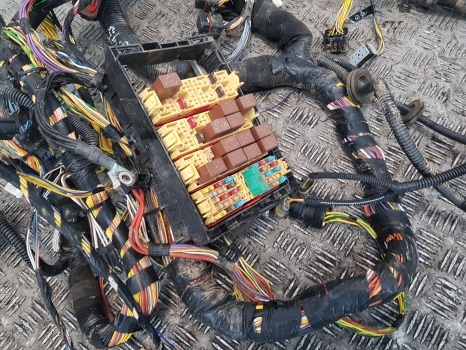 New Holland T5.95, T5.105, T5.115 Cab Wiring Loom, Fuse Box 47915451 - كابلات/ ضفيرة الأسلاك - جرار: صورة 3 New Holland T5.95, T5.105, T5.115 Cab Wiring Loom, Fuse Box 47915451 - كابلات/ ضفيرة الأسلاك - جرار: صورة 3