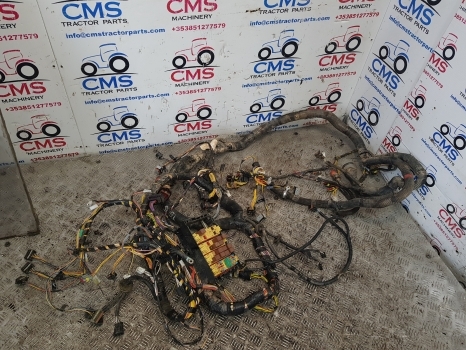 New Holland T5.95, T5.105, T5.115 Cab Wiring Loom, Fuse Box 47915451 - كابلات/ ضفيرة الأسلاك - جرار: صورة 1 New Holland T5.95, T5.105, T5.115 Cab Wiring Loom, Fuse Box 47915451 - كابلات/ ضفيرة الأسلاك - جرار: صورة 1