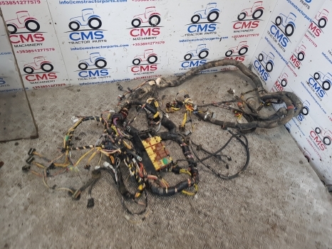 New Holland T5.95, T5.105, T5.115 Cab Wiring Loom, Fuse Box 47915451 - كابلات/ ضفيرة الأسلاك - جرار: صورة 2 New Holland T5.95, T5.105, T5.115 Cab Wiring Loom, Fuse Box 47915451 - كابلات/ ضفيرة الأسلاك - جرار: صورة 2
