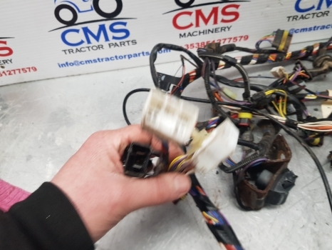 New Holland T5.95, T5.105, T5.115 Wiring Loom, Fuse Box 47778916 - كابلات/ ضفيرة الأسلاك - جرار: صورة 4 New Holland T5.95, T5.105, T5.115 Wiring Loom, Fuse Box 47778916 - كابلات/ ضفيرة الأسلاك - جرار: صورة 4