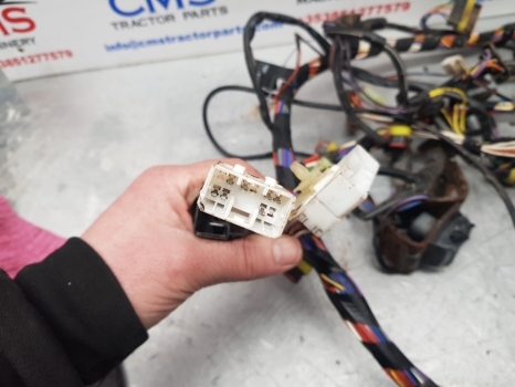 New Holland T5.95, T5.105, T5.115 Wiring Loom, Fuse Box 47778916 - كابلات/ ضفيرة الأسلاك - جرار: صورة 3 New Holland T5.95, T5.105, T5.115 Wiring Loom, Fuse Box 47778916 - كابلات/ ضفيرة الأسلاك - جرار: صورة 3