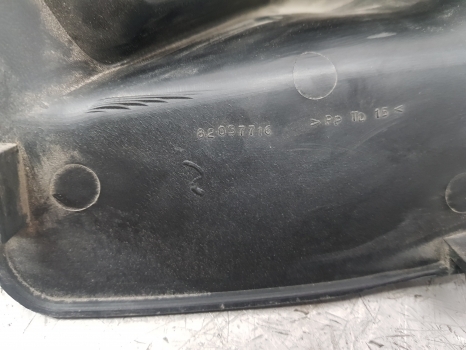 New Holland T7000, T6000, T7 Series T7.200 Display Cover Panel 82037716 - لوحة العدادات - جرار: صورة 3 New Holland T7000, T6000, T7 Series T7.200 Display Cover Panel 82037716 - لوحة العدادات - جرار: صورة 3