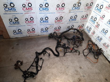 New Holland T7030, T7040 Power Command Transmission Frame Rear Wiring Loom - كابلات/ ضفيرة الأسلاك: صورة 1 New Holland T7030, T7040 Power Command Transmission Frame Rear Wiring Loom - كابلات/ ضفيرة الأسلاك: صورة 1