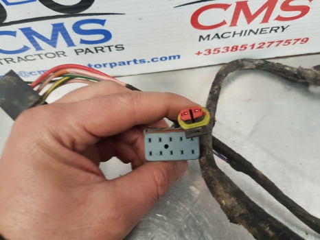 New Holland T7040, T6000, T7000, Ac Wiring Loom 87395315, 84194119 - كابلات/ ضفيرة الأسلاك: صورة 4 New Holland T7040, T6000, T7000, Ac Wiring Loom 87395315, 84194119 - كابلات/ ضفيرة الأسلاك: صورة 4
