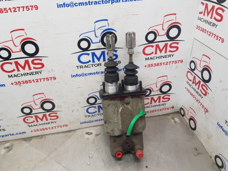 اسطوانة الفرامل - آلات زراعية New Holland T7040, T7.260 Brake Master Cylinder 87315873, 87754484, 47777898: صورة 7
