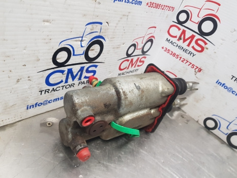New Holland T7040, T7.260 Brake Master Cylinder 87315873, 87754484, 47777898 - اسطوانة الفرامل - آلات زراعية: صورة 5 New Holland T7040, T7.260 Brake Master Cylinder 87315873, 87754484, 47777898 - اسطوانة الفرامل - آلات زراعية: صورة 5
