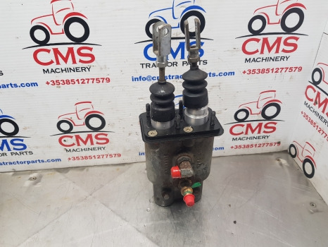 اسطوانة الفرامل - آلات زراعية New Holland T7040, T7.260 Brake Master Cylinder 87315873, 87754484, 47777898: صورة 9