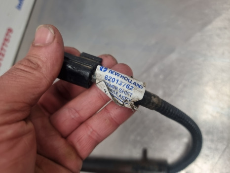 New Holland Tm, Tm135, Tm125, Transmission Control Lever 82013762, 82009457 - النظام الكهربائي: صورة 4 New Holland Tm, Tm135, Tm125, Transmission Control Lever 82013762, 82009457 - النظام الكهربائي: صورة 4