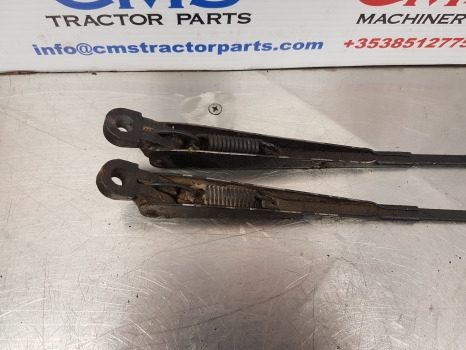 New Holland Tm120, 140 Case Mxm Front Windshield Wiper 82942149, 81875804 - مساحة الزجاج الأمامي - آلات زراعية: صورة 2 New Holland Tm120, 140 Case Mxm Front Windshield Wiper 82942149, 81875804 - مساحة الزجاج الأمامي - آلات زراعية: صورة 2