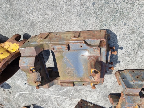 New Holland Ts110, Ts90, Ts Series, Front Axle Support 82014323, 82015000 - لمحور الأمامي: صورة 2 New Holland Ts110, Ts90, Ts Series, Front Axle Support 82014323, 82015000 - لمحور الأمامي: صورة 2