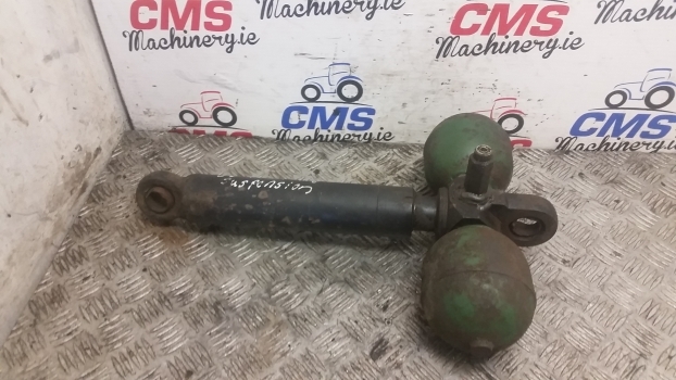 Old Stock Old Stock Front Axle Suspension Cylinder Ram - نظام التعليق - جرار: صورة 1 Old Stock Old Stock Front Axle Suspension Cylinder Ram - نظام التعليق - جرار: صورة 1