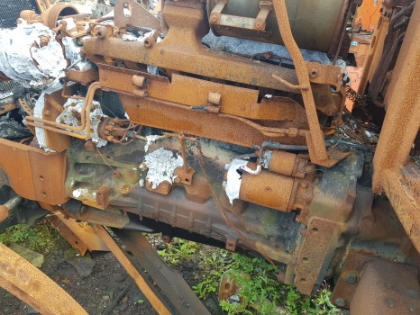 Renault Claas Ares Engine Block, Cylinder Head, Crankshaft Nut R505639, Jd6068vl - المحرك و قطع الغيار: صورة 5 Renault Claas Ares Engine Block, Cylinder Head, Crankshaft Nut R505639, Jd6068vl - المحرك و قطع الغيار: صورة 5