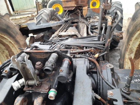 Valtra 6400 Hydraulic Auxiliary Valve Unit Assy - أجهزة هيدروليكية: صورة 4 Valtra 6400 Hydraulic Auxiliary Valve Unit Assy - أجهزة هيدروليكية: صورة 4