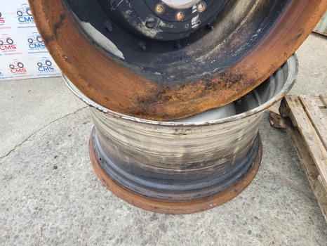 Valtra S374 Massey Ferguson 7480, 7485 Rear Wheel Rim 23x42 Pair 4293368m95 - الجنوط - جرار: صورة 3 Valtra S374 Massey Ferguson 7480, 7485 Rear Wheel Rim 23x42 Pair 4293368m95 - الجنوط - جرار: صورة 3