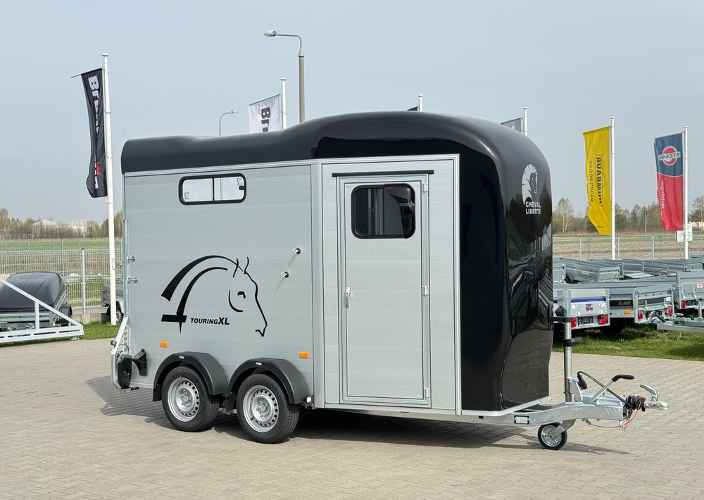 CHEVAL LIBERTÉ Touring Country XL przyczepa na dwa konie | duża siodlarnia | drzwi boczne | rampa przednia | 387×179 cm | ALUMINIOWA | Debon | dostawa | mocna i solidna | - عربة نقل خيل: صورة 1 CHEVAL LIBERTÉ Touring Country XL przyczepa na dwa konie | duża siodlarnia | drzwi boczne | rampa przednia | 387×179 cm | ALUMINIOWA | Debon | dostawa | mocna i solidna | - عربة نقل خيل: صورة 1