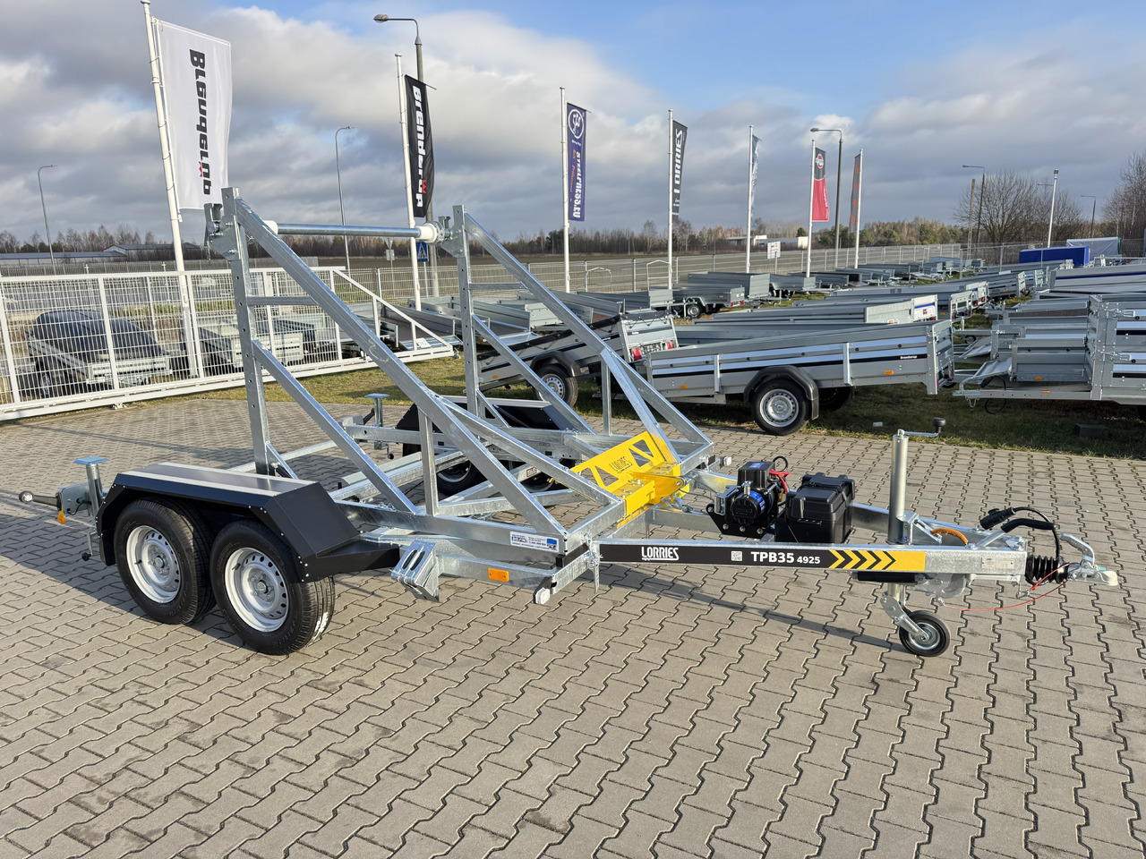 LORRIES TPB35-4925 + wciągarka elektryczna | 3500kg - مقطورة بكرة الكابل: صورة 1 LORRIES TPB35-4925 + wciągarka elektryczna | 3500kg - مقطورة بكرة الكابل: صورة 1