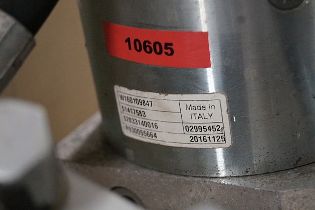 Jungheinrich 51417583 | Pumpmotor with tank and valve block 24V 2,2KW code R9320 Pumpmotor with tank and valve block 24V 2,2KW code R932010341 for EJD220 year 2016 - مضخة هيدروليكية - معدات المناولة: صورة 2 Jungheinrich 51417583 | Pumpmotor with tank and valve block 24V 2,2KW code R9320 Pumpmotor with tank and valve block 24V 2,2KW code R932010341 for EJD220 year 2016 - مضخة هيدروليكية - معدات المناولة: صورة 2