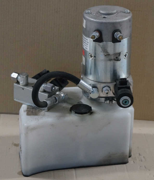 Jungheinrich 51417583 | Pumpmotor with tank and valve block 24V 2,2KW code R9320 Pumpmotor with tank and valve block 24V 2,2KW code R932010341 for EJD220 year 2016 - مضخة هيدروليكية - معدات المناولة: صورة 1 Jungheinrich 51417583 | Pumpmotor with tank and valve block 24V 2,2KW code R9320 Pumpmotor with tank and valve block 24V 2,2KW code R932010341 for EJD220 year 2016 - مضخة هيدروليكية - معدات المناولة: صورة 1