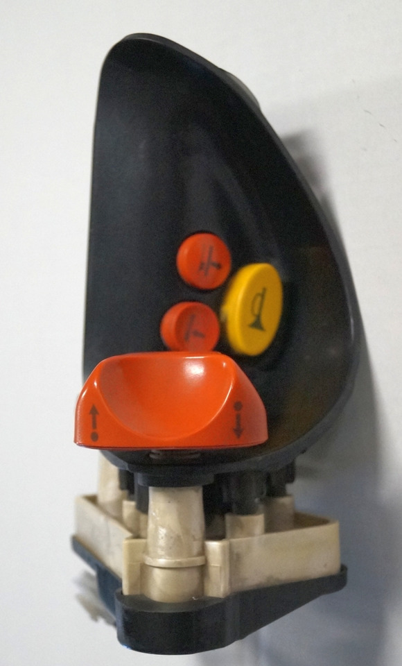 Linde 1443605100 | Rijschakelaar Control handle Control module - النظام الكهربائي - معدات المناولة: صورة 1 Linde 1443605100 | Rijschakelaar Control handle Control module - النظام الكهربائي - معدات المناولة: صورة 1